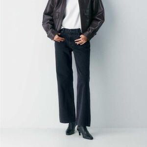 Aritzia Denim Forum Farrah Low Rise size 25 
Black wide leg Jean